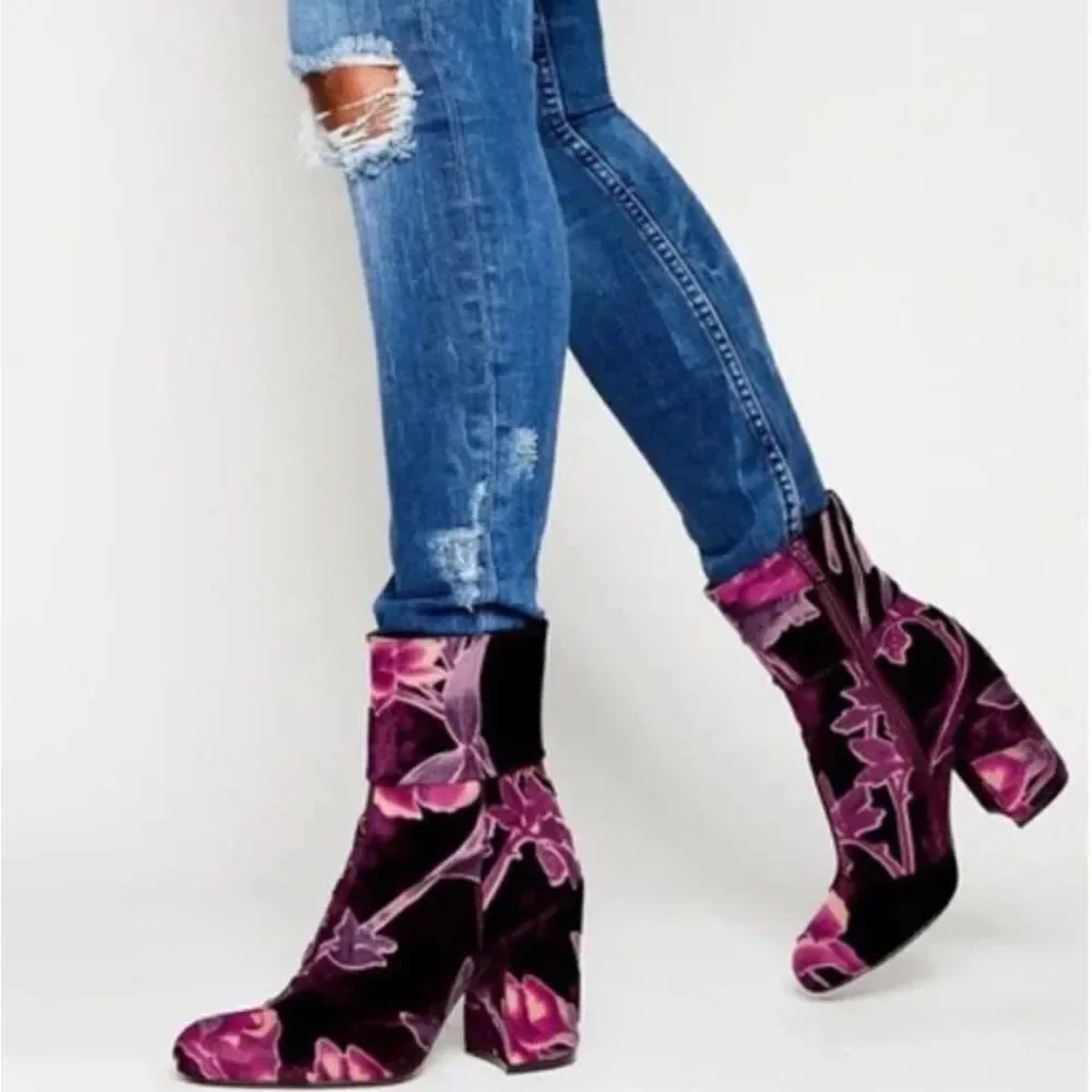Steve Madden‎ Grand Burgundy Floral Booties Size 6.5